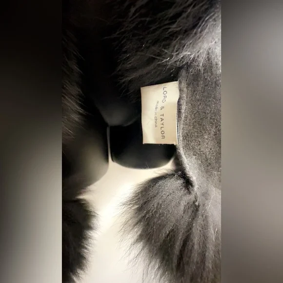 LORD & TAYLOR Plush Fox Trimmed Wrap - Grey 25” x 72” - Picture 7 of 7